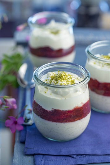 Riz au lait compote pruneaux et nuage de creme