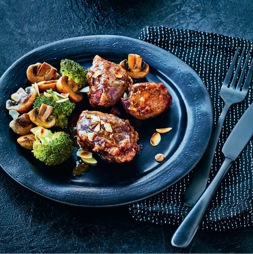 Joues De Porc Confites Au Miel Et Quelques Amandes Effilees
