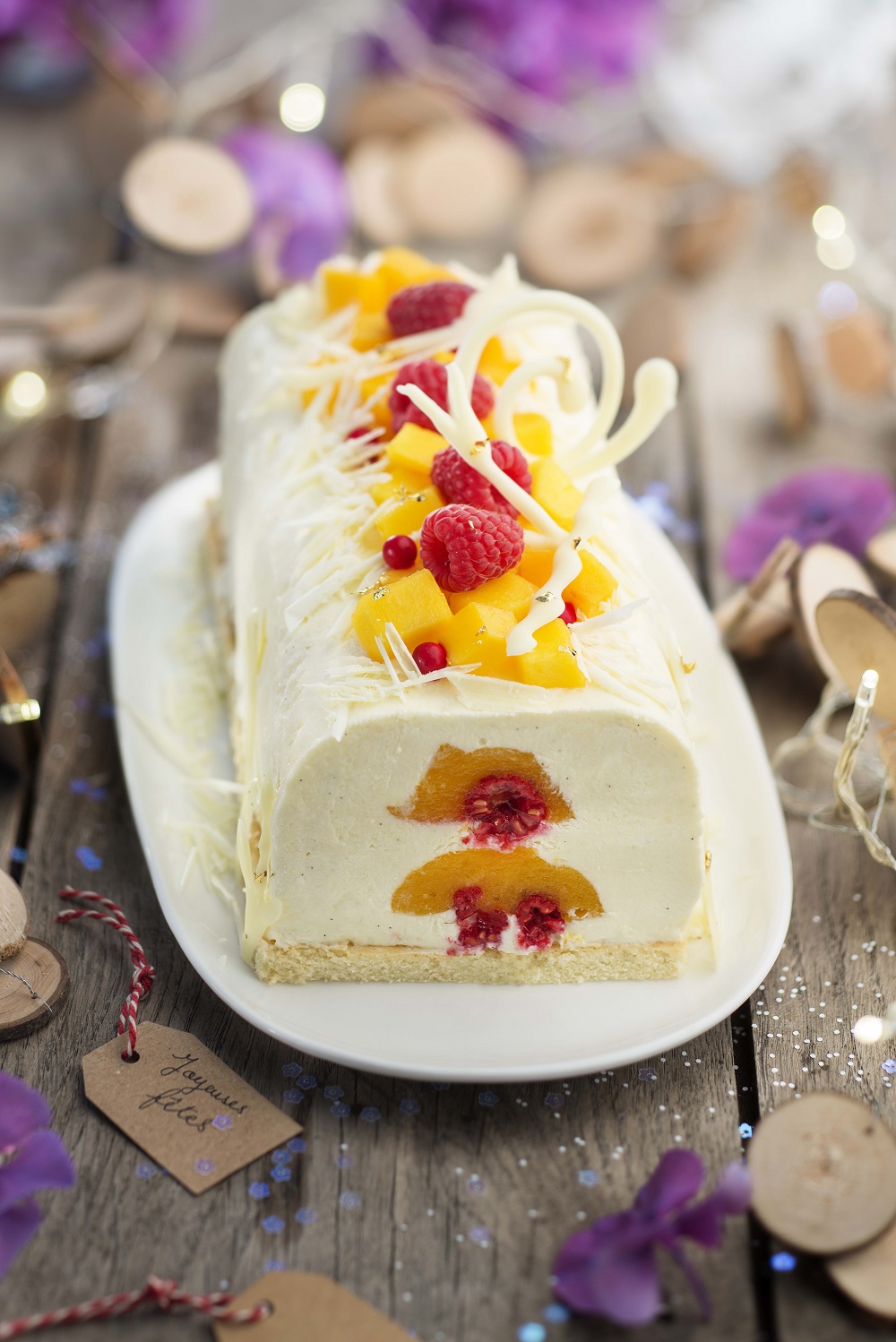 Bûche semi-glacée au chocolat blanc et cœur de fruits