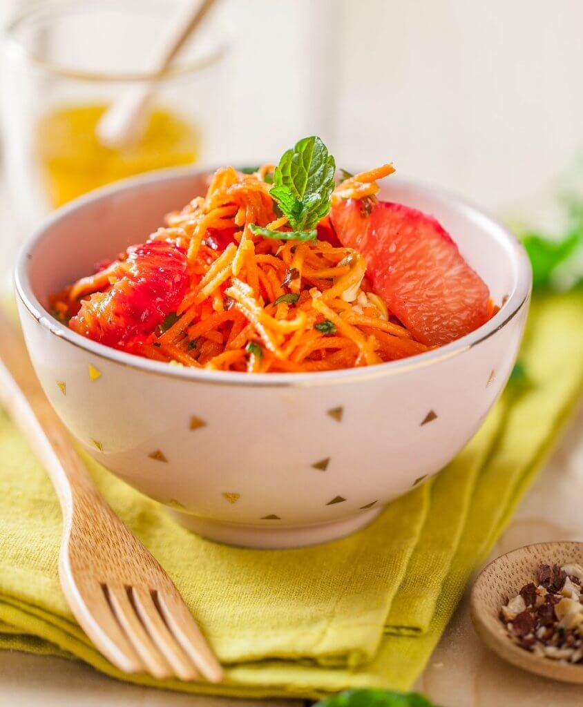 Salade de carottes râpées aux agrumes et noisettes - Le Grand Pastis