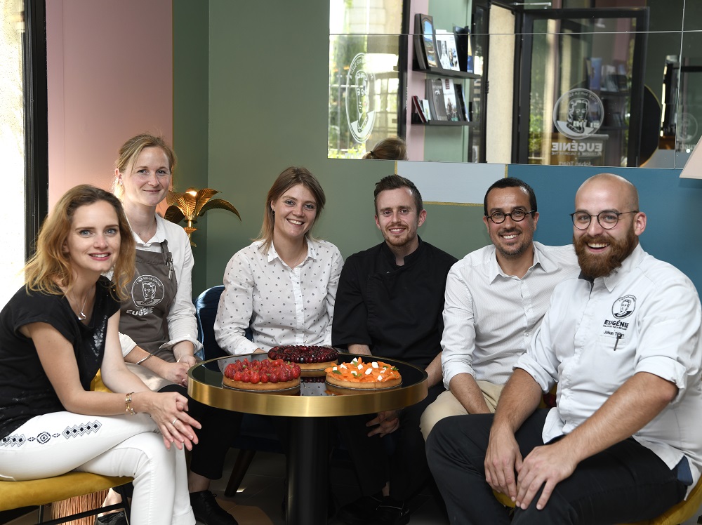 Johan Triart Signe La Patisserie Eugenie A L Isle Sur La Sorgue