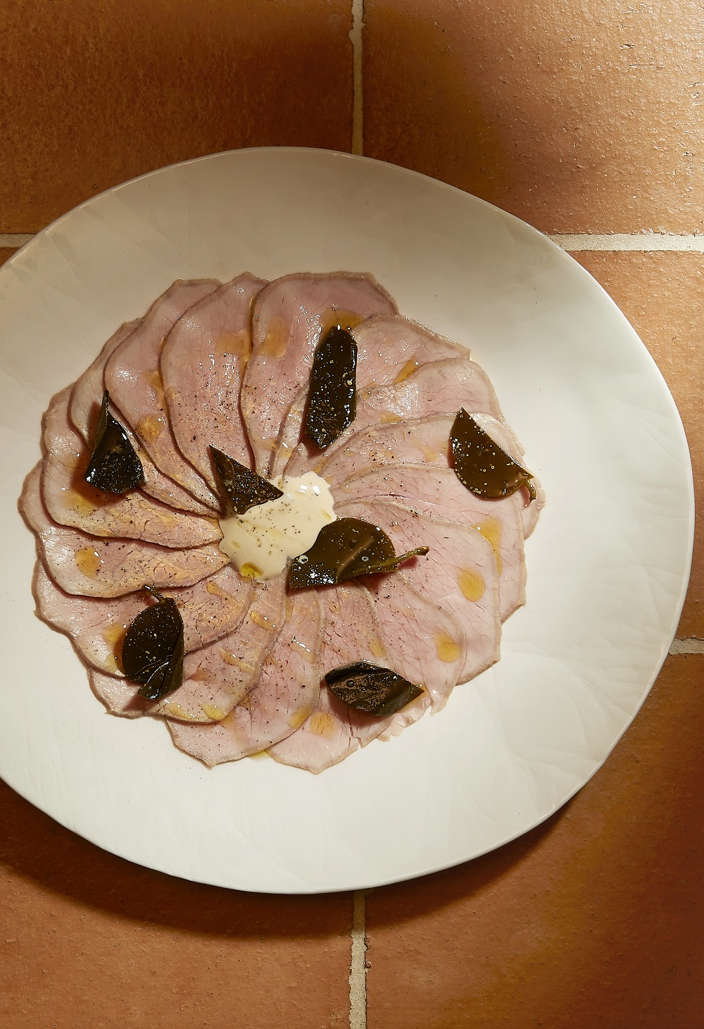 Vitello tonnato spécialité du Piémont en assiette individuelle 250 g