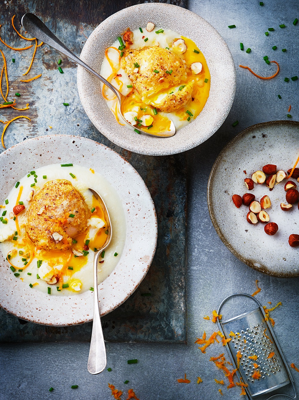 Oeuf mollet sur son nid croustillant, crème de chou-fleur de