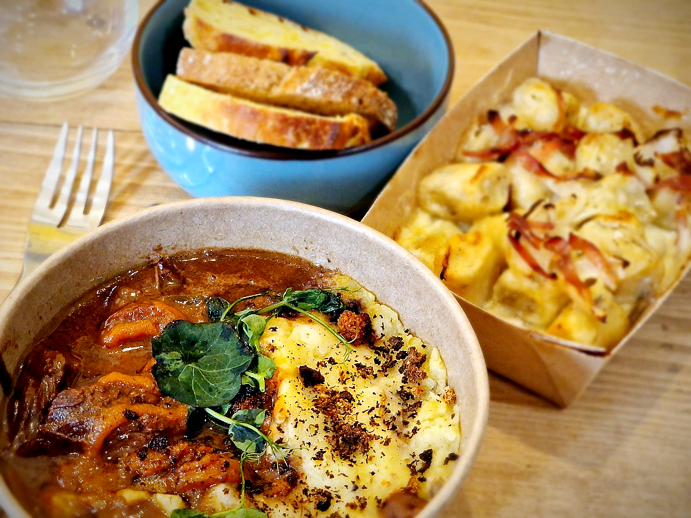 Tout simplement à Allauch, les plats du jour, gnocchis et bœuf-carottes