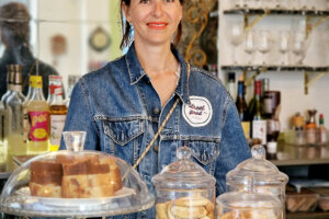 Camille Lhomme au comptoir La Ciotat