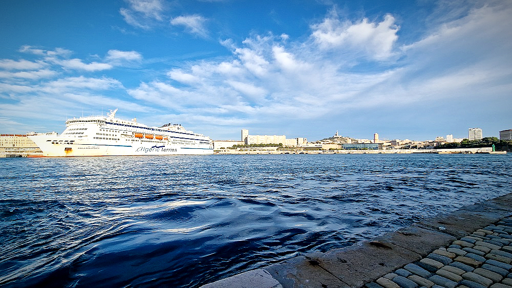 Une des vues sur Marseille depuis la digue du large