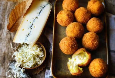 Les arancini au morbier c'est grosso modo un risotto façonné en boulettes