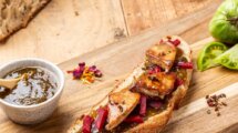 Le foie gras poêlé en tartines et confiture