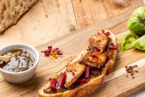 Le foie gras poêlé en tartines et confiture