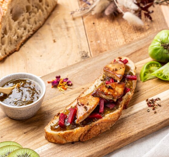 Le foie gras poêlé en tartines et confiture