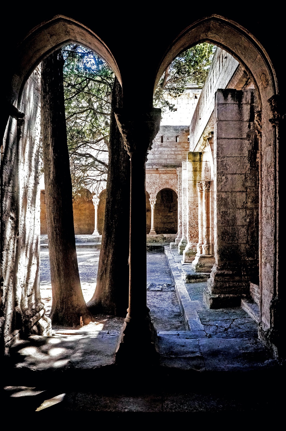 Tourisme dans les Bouches-du-Rhône, une abbaye en pays arlésien