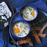 Vite fait, bien fait, les œufs cocotte au bleu des Causses