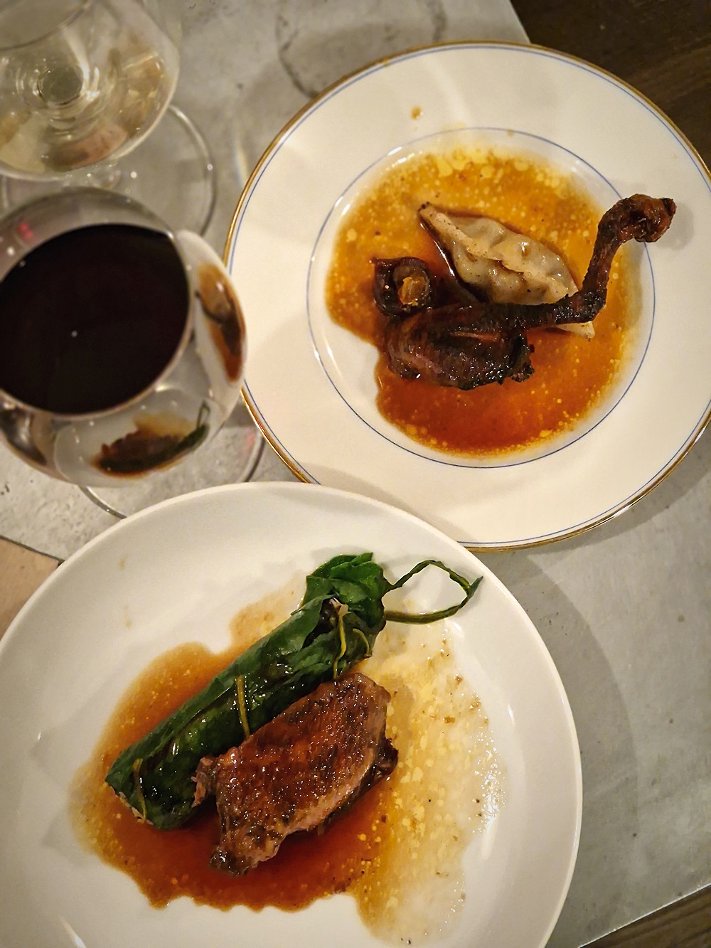 Le pigeon en trois façons dans le dîner à 4 mains Baldaquin-Perrodin