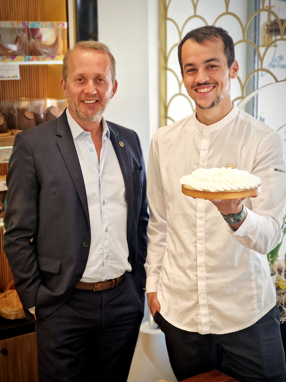 Valentin Fabry, chef pâtissier des Roches blanches et le directeur Emmanuel Blanchemanche