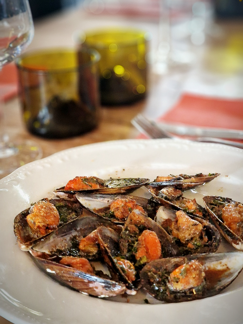 Les moules grillées servies à La Loco à Cassis