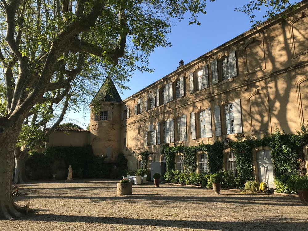 Œnotourisme en pays salonais, le superbe château Bas