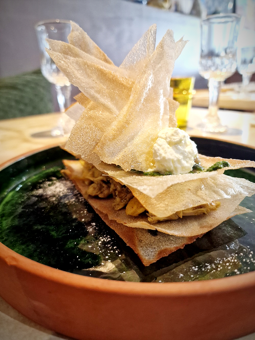 La pastilla de poulet servie au restaurant le 100 à Marseille