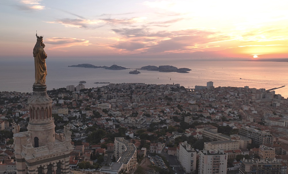 Provence Tourisme et la basilique de N.-D. de la Garde organisent un banquet solidaire pour l'arrivée de la flamme olympique à Marseille