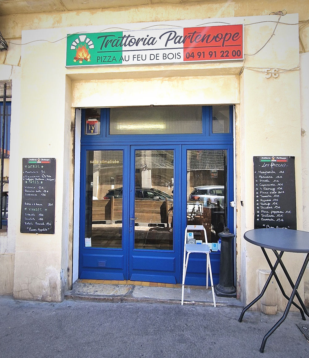 Pizzeria Partenope, la façade rue de l'Evéché à Marseille