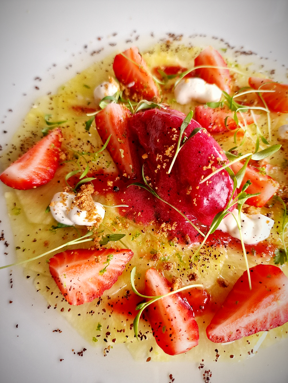 Le Rowing club à Marseille, millefeuille d'ananas et fraises de printemps