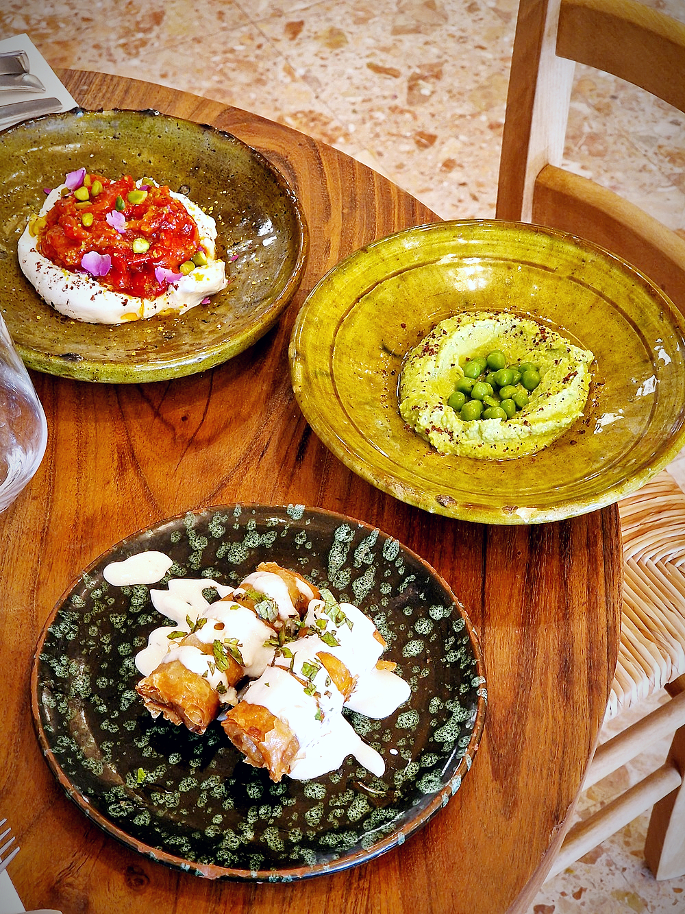Restaurant Babouche rue Sainte à Marseille, un assortiment d'entrées