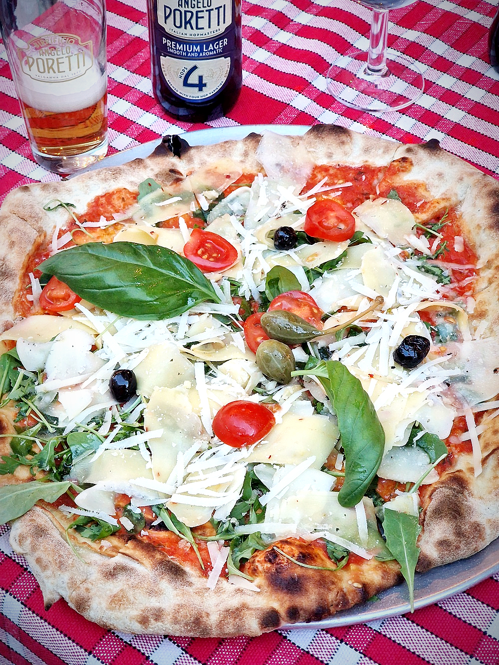 ambiance pizzeria la Luna Piena à Marseille 4e arr.