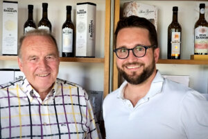 Le patron des Distilleries et Domaines de Provence, Alain Robert, annonce son départ. Son fils Antoine lui succède