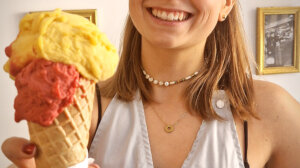Aux Goudes quand tu reviens cramé de la mer, la pause s'impose à la Gelateria des Goudes. Glace, affogato, brioche sicilienne, tu choisis !