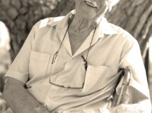 Gui Gedda dans son jardin de Bormes les Mimosas