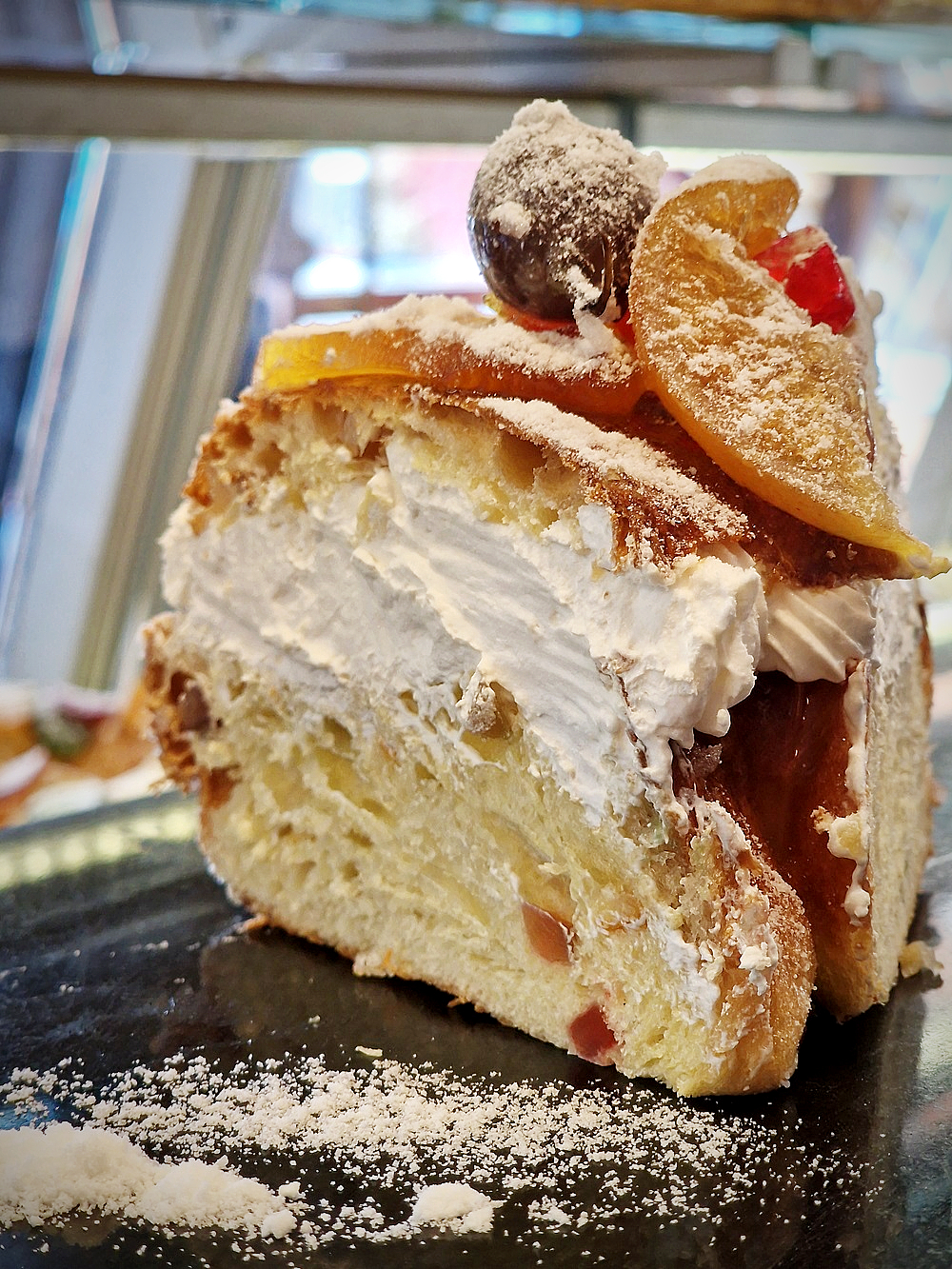 Les Boulangeries Elyse de Beaumont proposent des brioches des rois à la chantilly