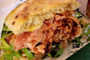 Santa Gusto, la focaccia garnie du Panier