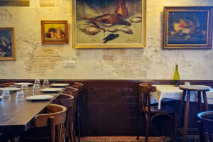 Bistrot Quasi à Eygalières, la salle au premier étage