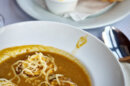 La soupe de poissons servie Au bord de l'eau