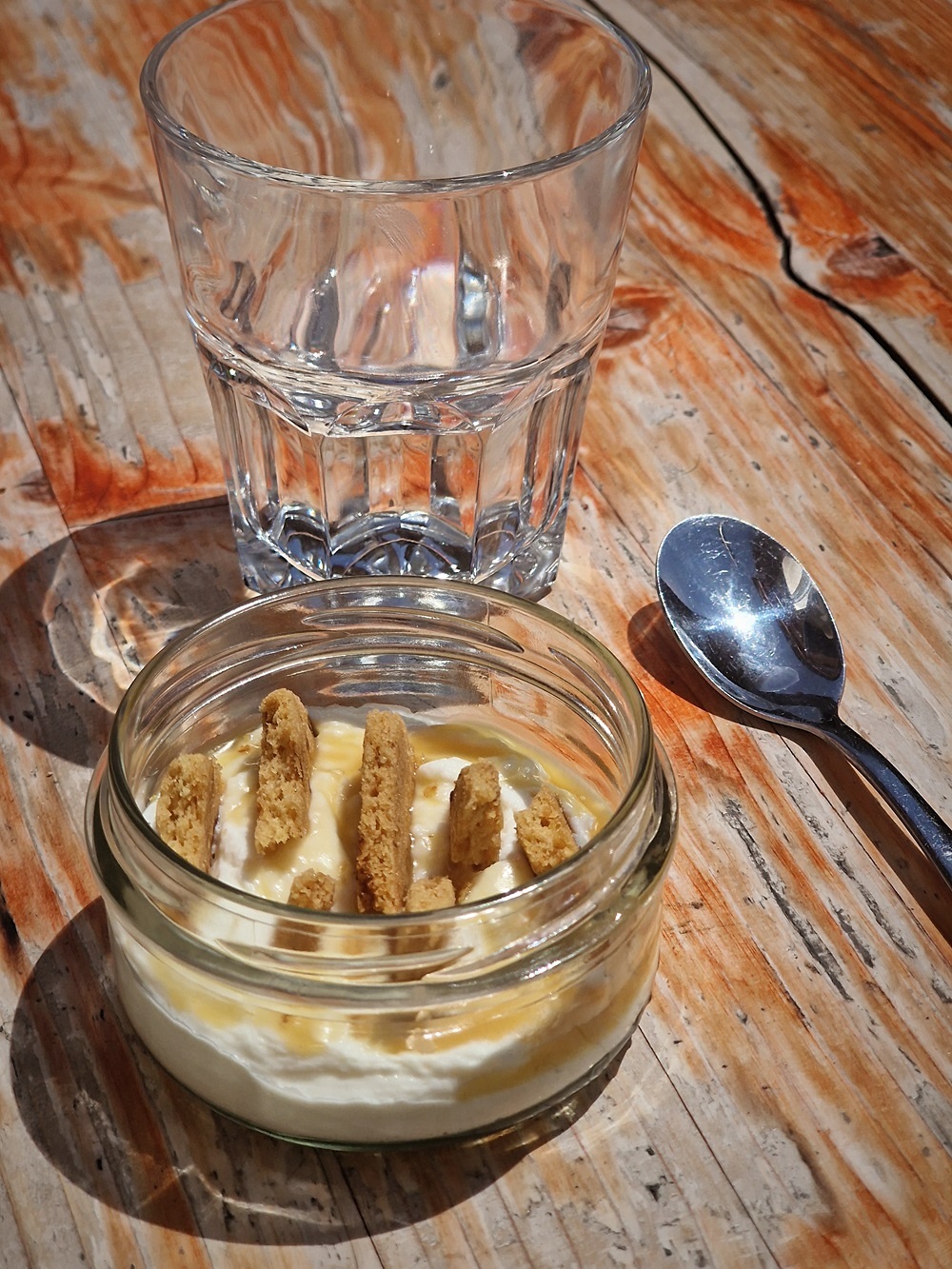 Mousse ricotta miel et romarin chez Les Lumières à Marseille, bistrot
