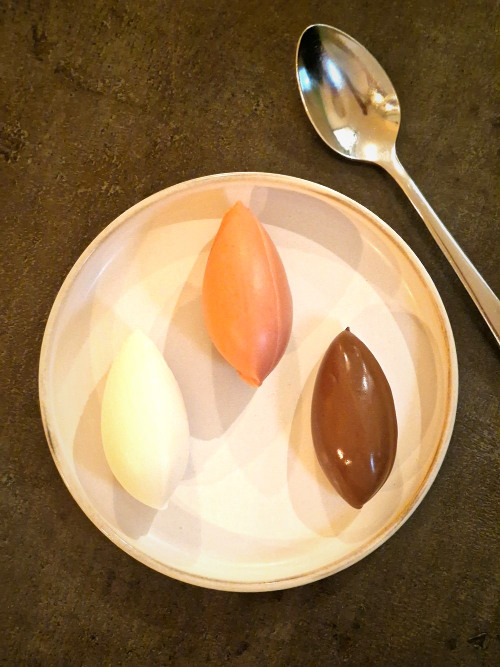 Le trio de sorbets citron, fraise et chocolat servis chez Solea