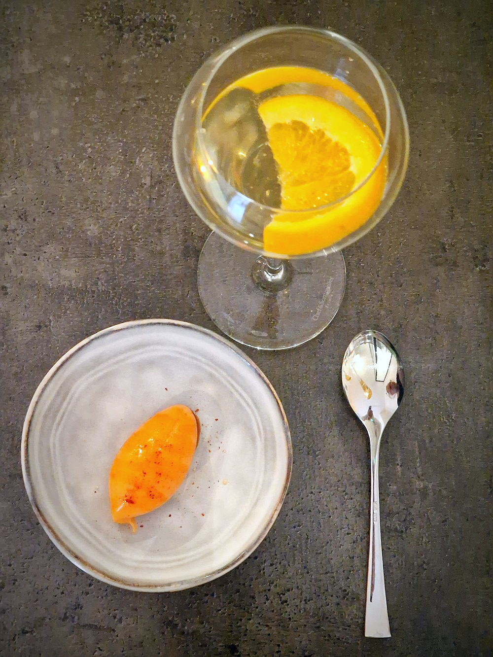 Cocktail vodka marinée à l'orange-sirop de noisette torréfiée et prosecco chez Solea