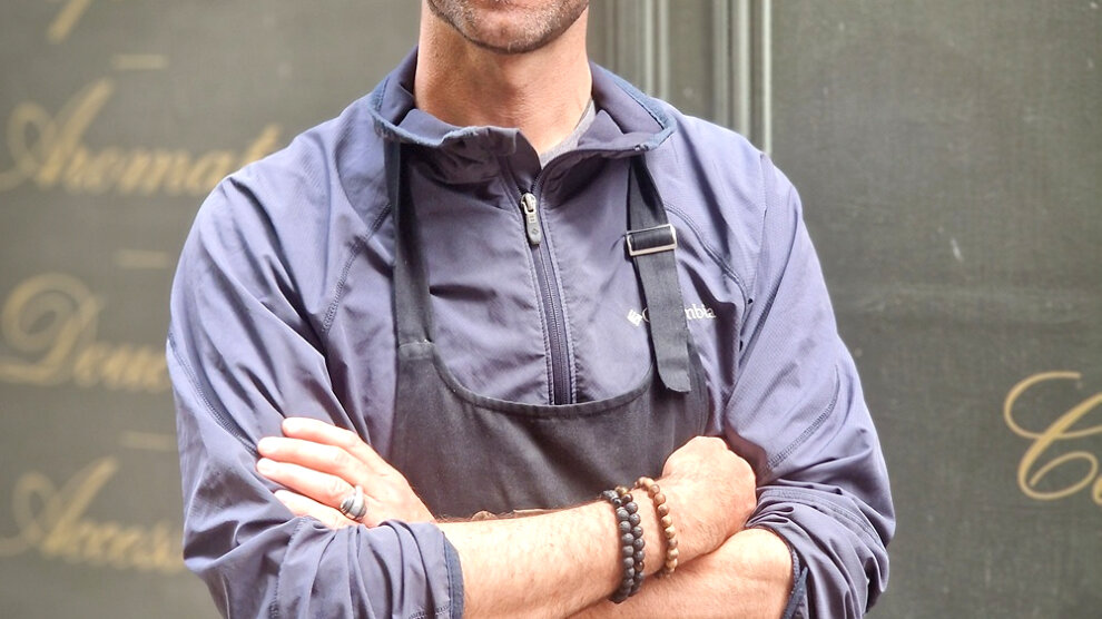 Eliot compose les recettes de la Tisanerie du Père Blaize