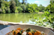 La Buvette du Lac c'est le trésor discret du parc Borély. Ambiance à la cool et cuisine comme à la maison