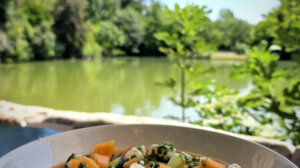 La Buvette du Lac c'est le trésor discret du parc Borély. Ambiance à la cool et cuisine comme à la maison