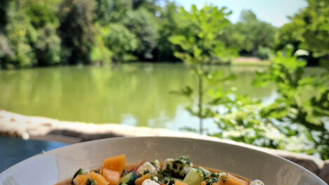 La Buvette du Lac c'est le trésor discret du parc Borély. Ambiance à la cool et cuisine comme à la maison