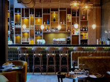 Le Coude à Coude à Mazargues, c'est un restaurant, un bar à vins, qui propose des plats soignés
