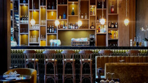 Le Coude à Coude à Mazargues, c'est un restaurant, un bar à vins, qui propose des plats soignés