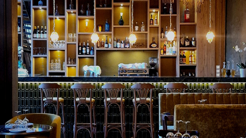 Le Coude à Coude à Mazargues, c'est un restaurant, un bar à vins, qui propose des plats soignés