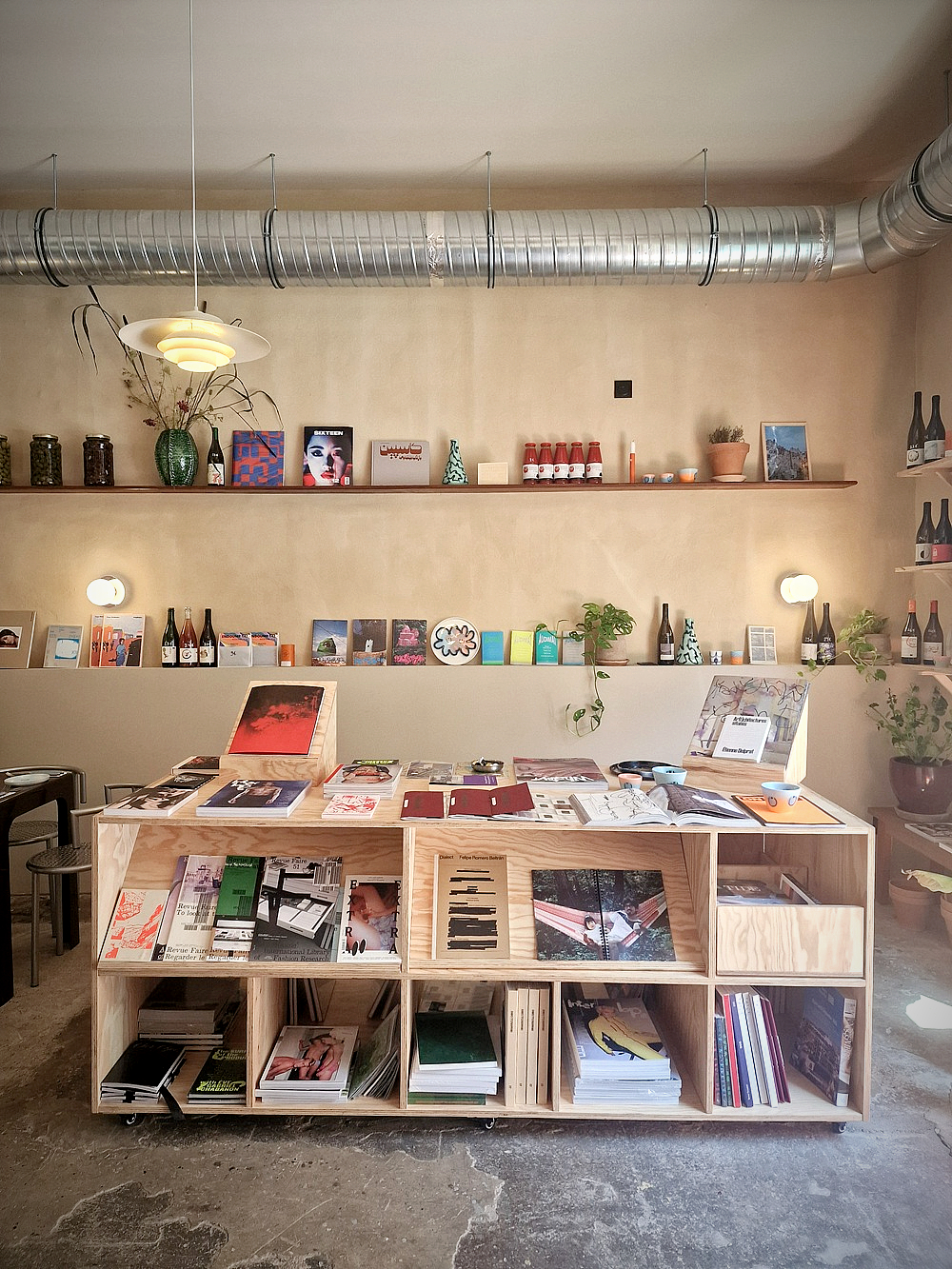 Rue Consolat, l’Îlot central d’Ophélie Caurant mêle food, café, livres et curiosités