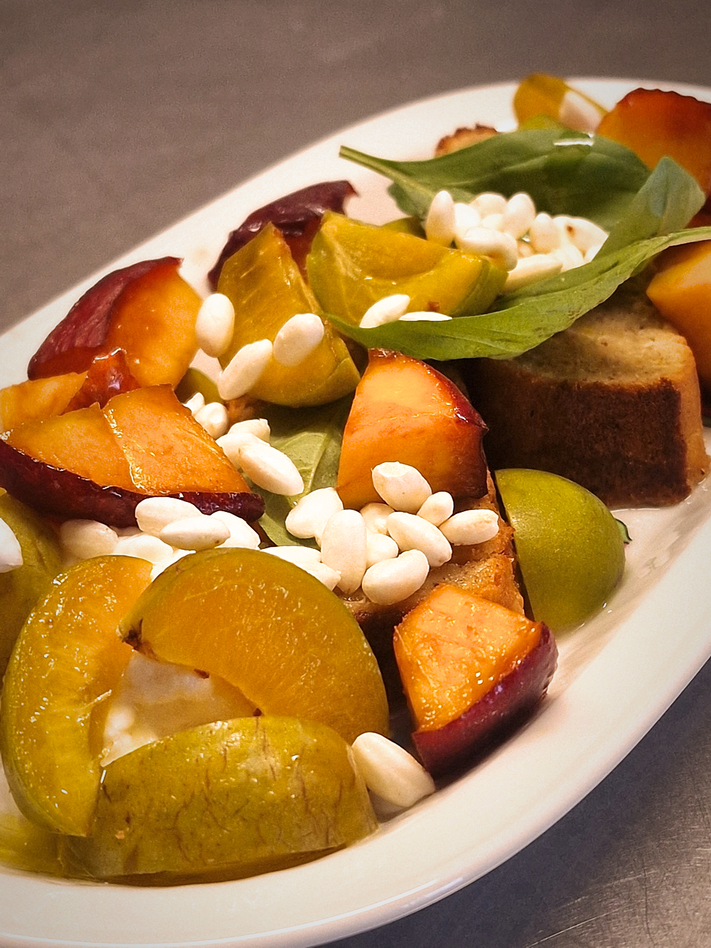 Rue Consolat, l’Îlot central d’Ophélie Caurant mêle food, café, livres et curiosités, devenant le lieu de convergences de son quartier