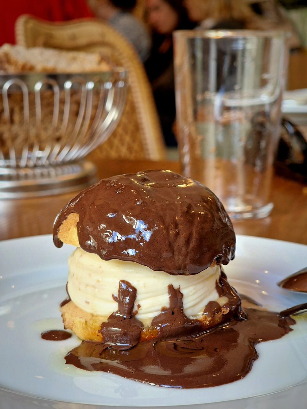 Un chou farci crème de praliné