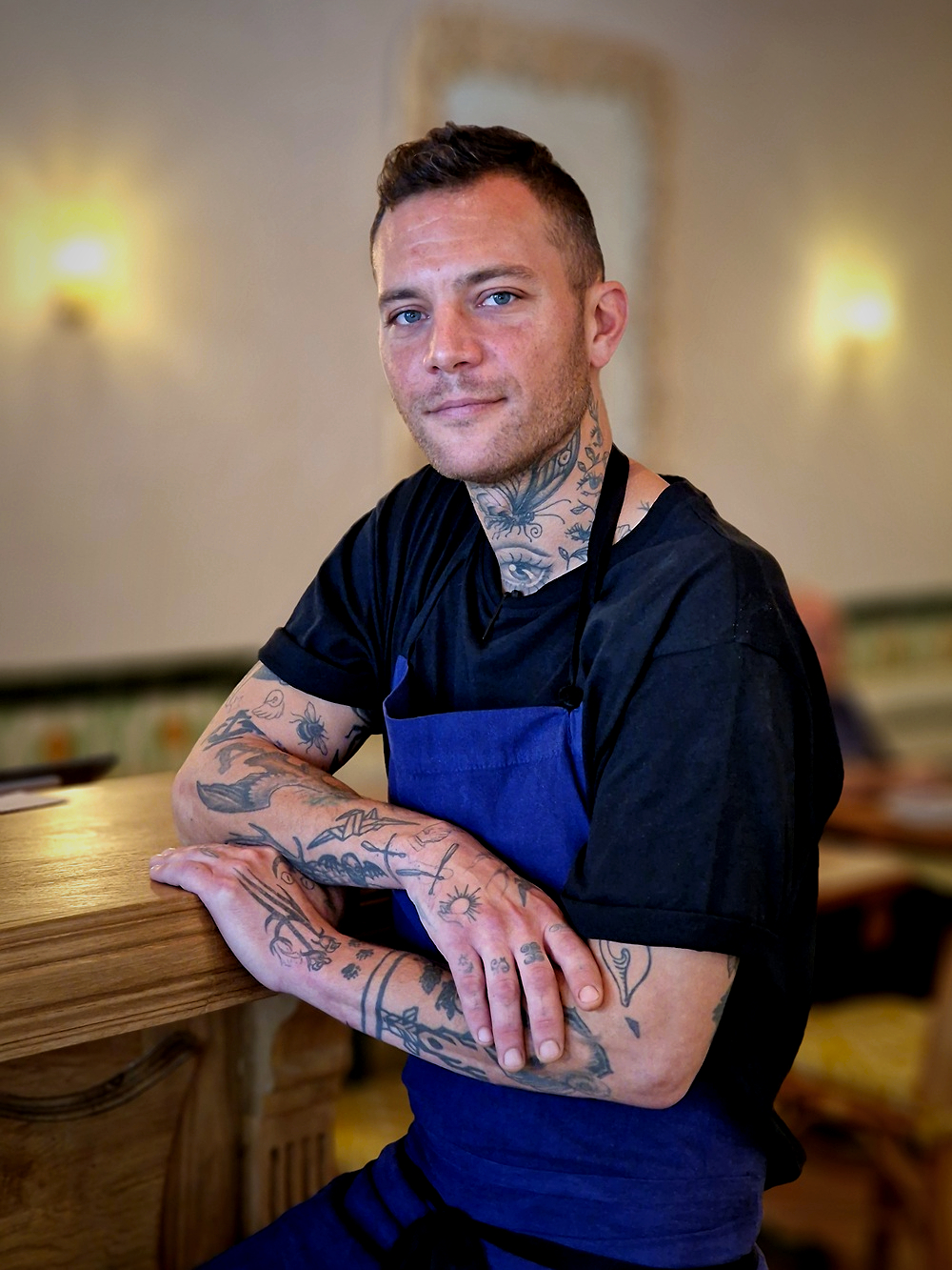 Chez Louison, Preston Miller met en scène une cuisine rassurante. 