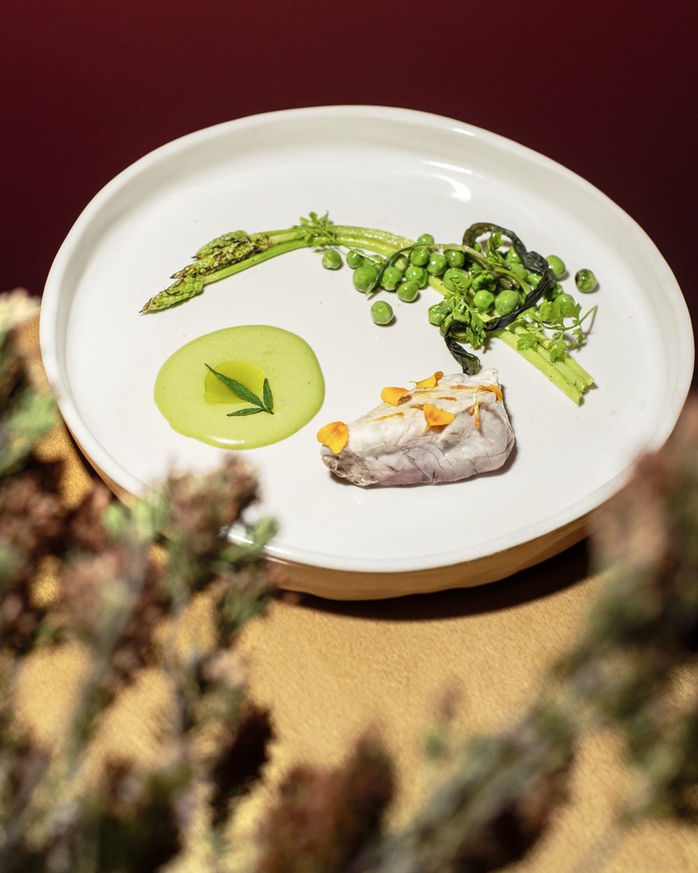 Au restaurant Grenat, une cuisine où le feu se mêle à la fraîcheur du potager