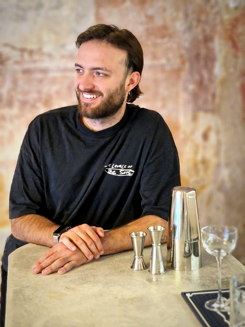 Junior’s, nouveau bar à cocktails, vins et tapas sur les hauteurs de Vauban à Marseille, signé Lauris Rossignol. Ambiance potes au comptoir