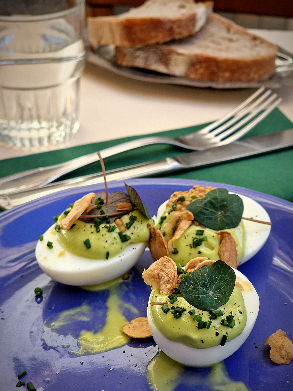 Maurice, le bistrot de la rue de Lodi  séduit avec son ardoise classico inventive, produits marseillais soignés, vins nature et accueil copain
